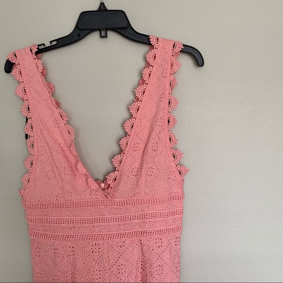 NWT Forever 21 pink eyelet romper plunging lined M - Picture 3 of 5